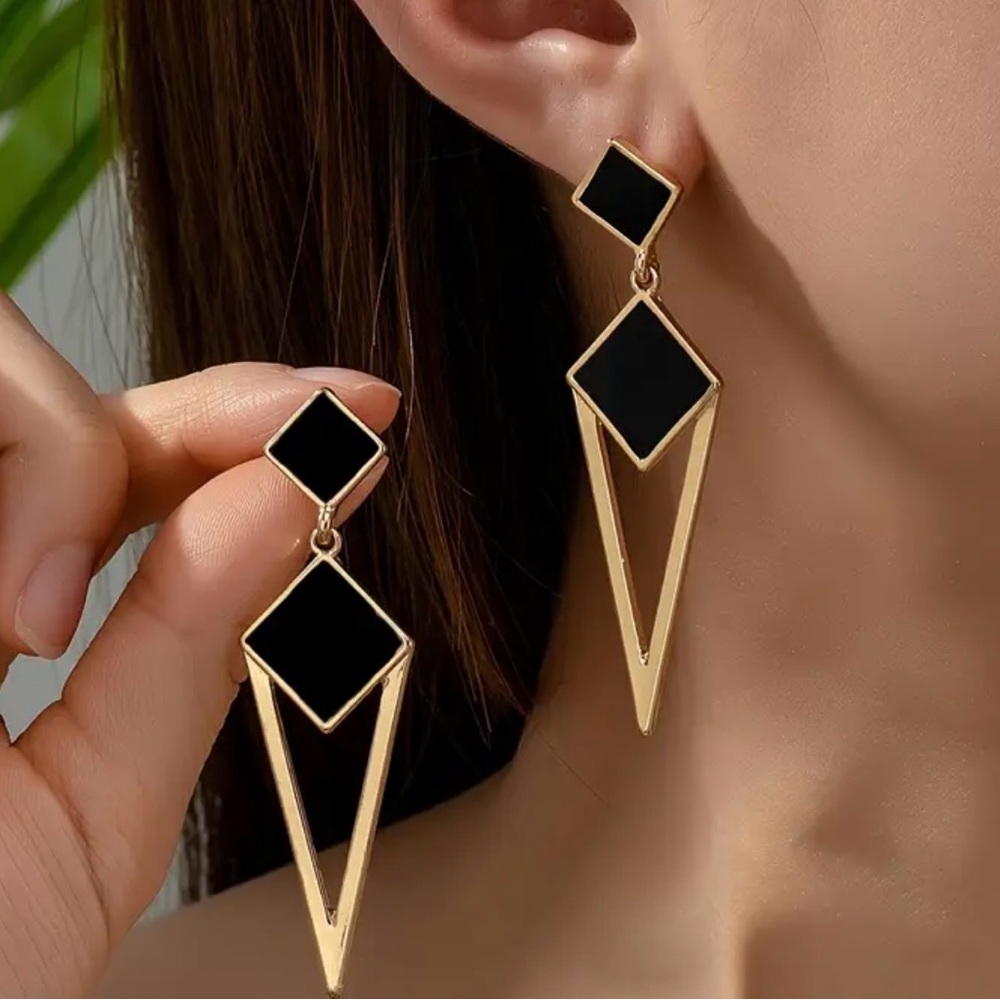 Elegant Black and Gold Geometric Earrings